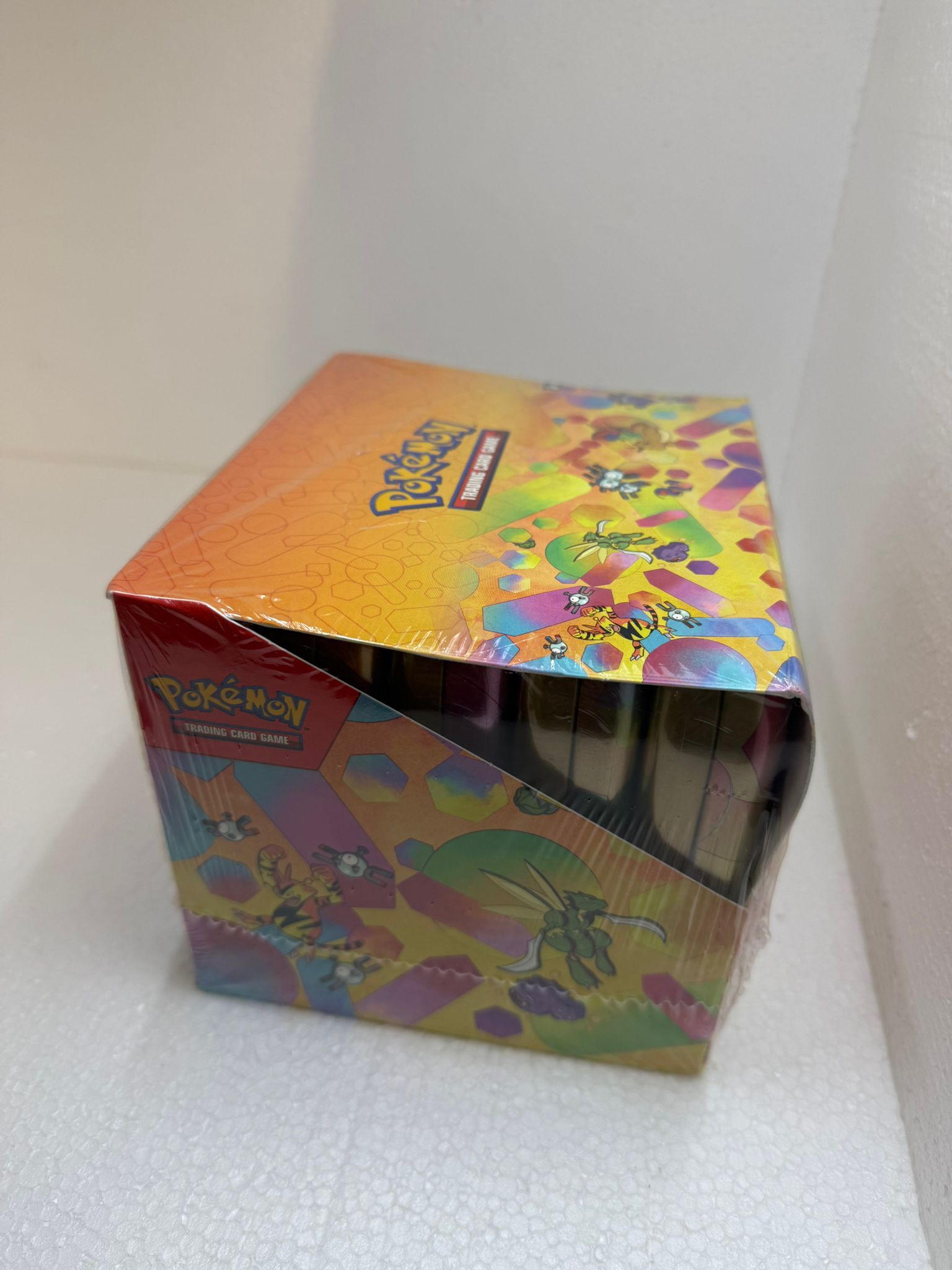 Pokémon 151 Mini Tin display